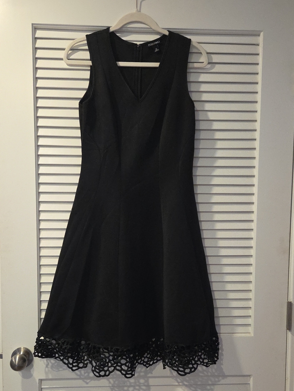 Roz & Ali Black Sleeveless V-Neck Fit-and-Flare Dress with Lace Hem
